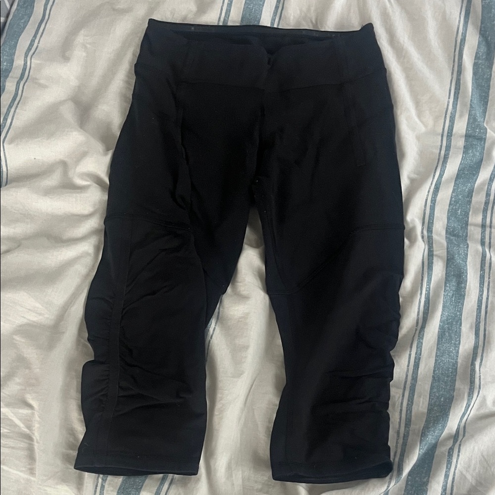 Lululemon athletic black caprees